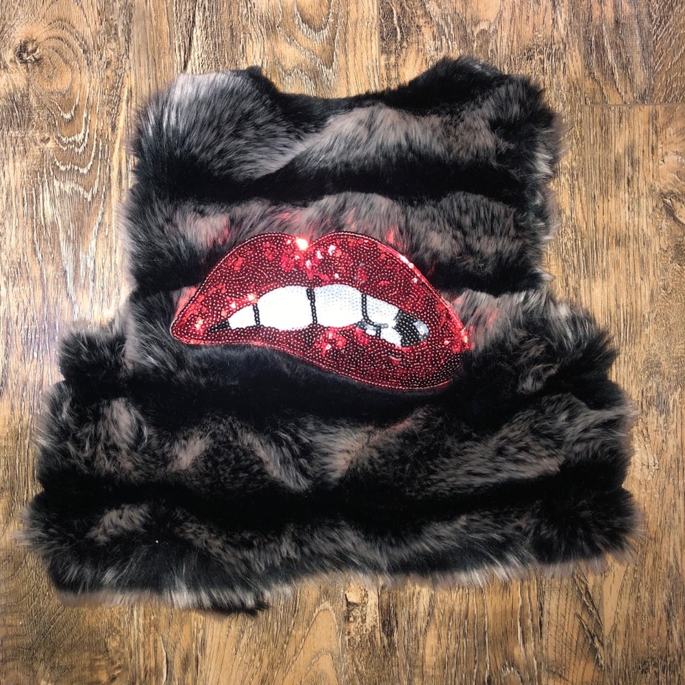 📛 S O L D 📛Faux fur vest
